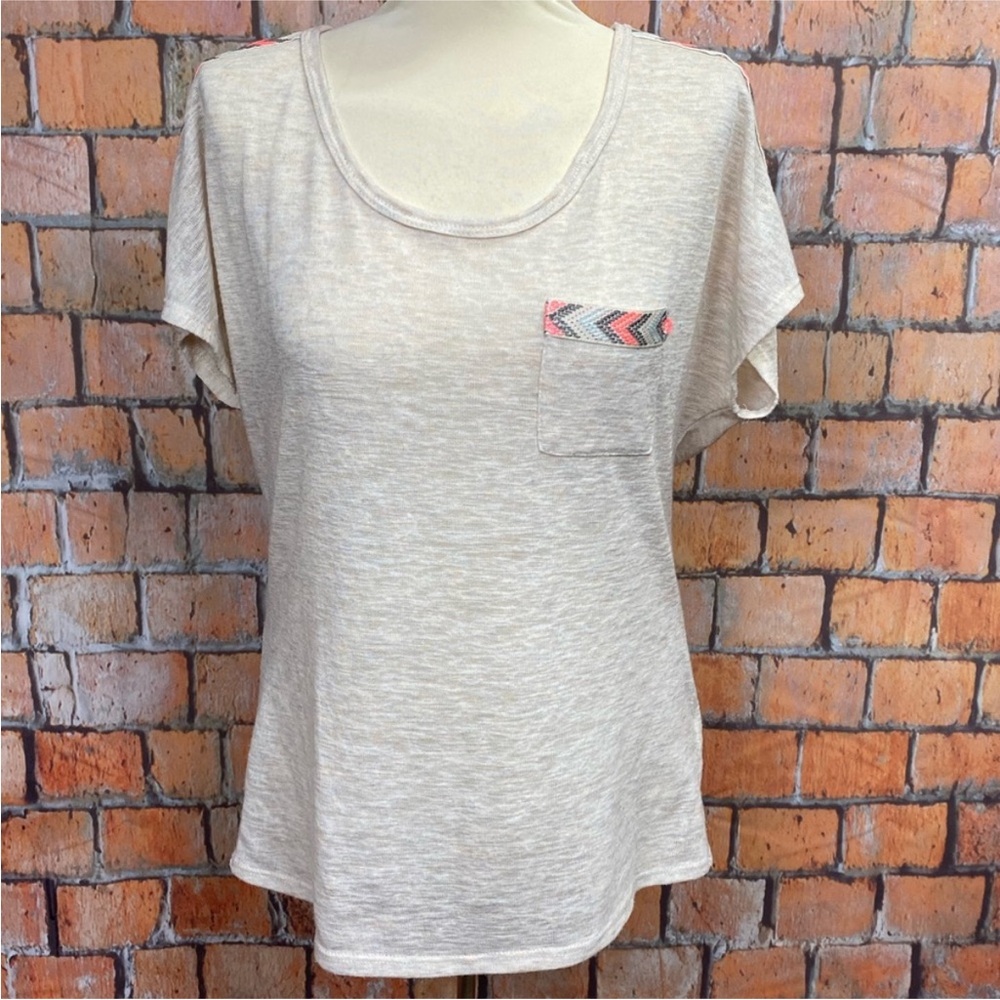 Studio Y Embroidered Detail Pocket‎ Tee